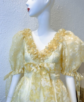 Đầm nhún bèo tay phồng